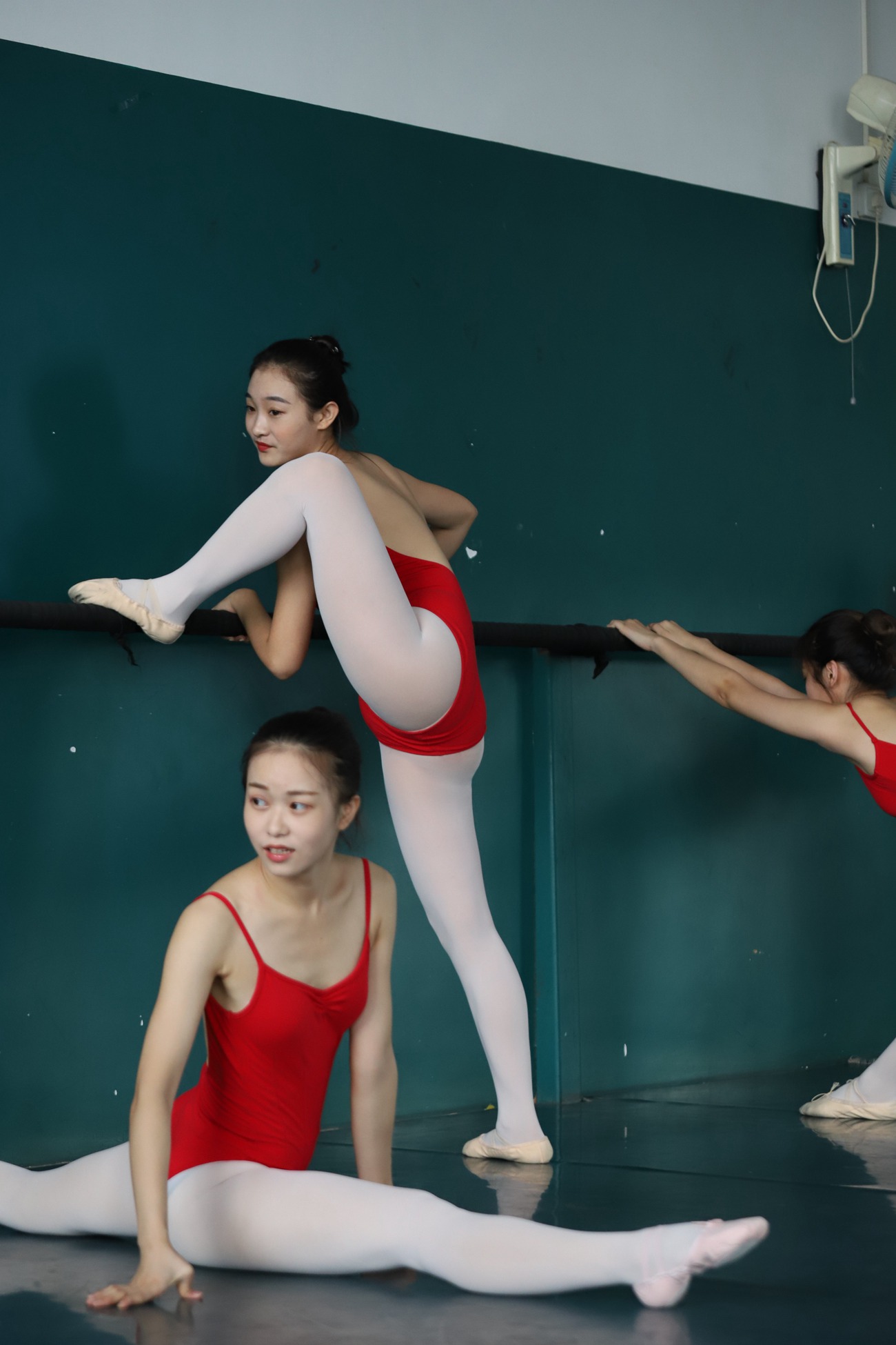 图片[48]-大西瓜爱牙膏-早期作品-W020 舞蹈家-红色 [669P] – 速更版-美库