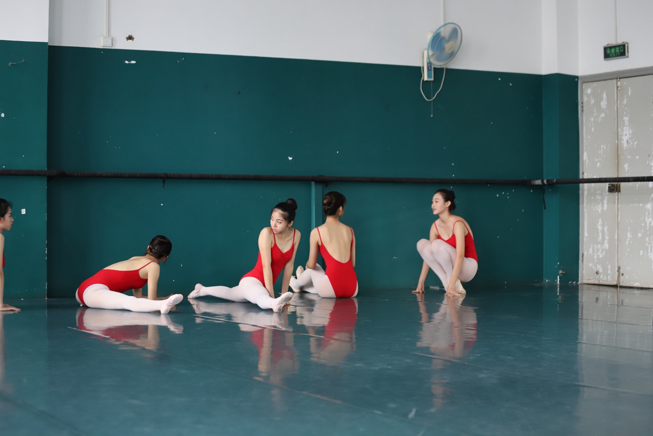 图片[155]-大西瓜爱牙膏-早期作品-W020 舞蹈家-红色 [669P] – 速更版-美库