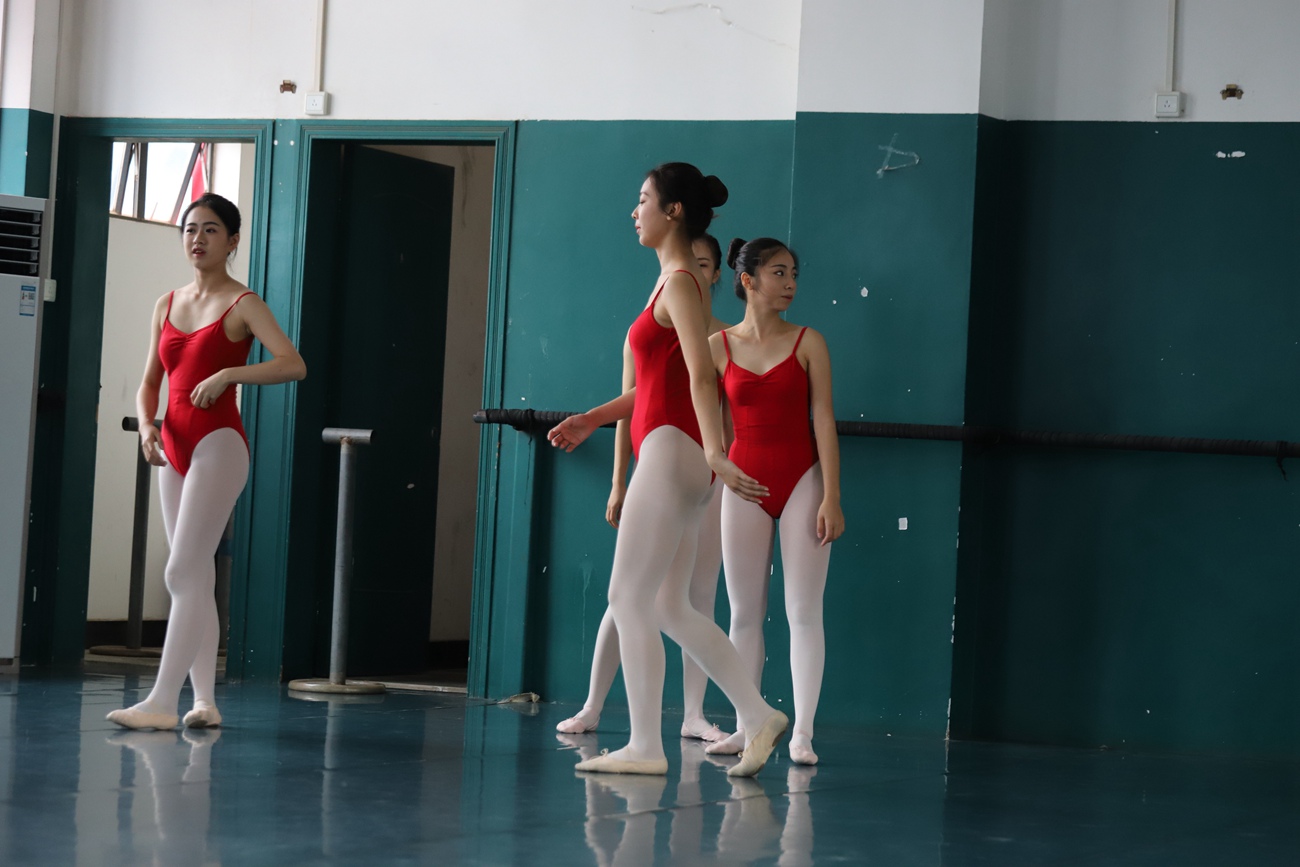 图片[177]-大西瓜爱牙膏-早期作品-W020 舞蹈家-红色 [669P] – 速更版-美库