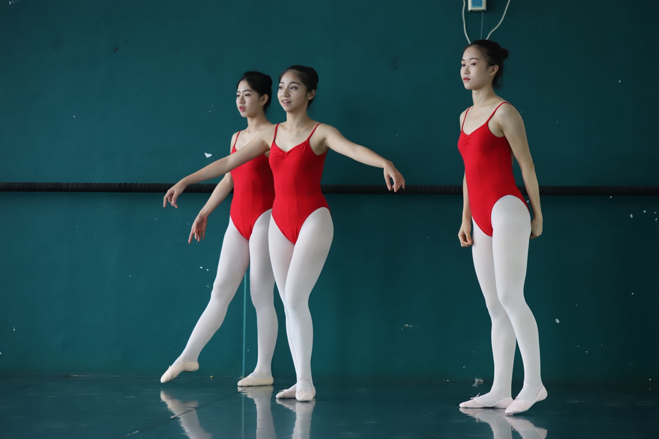 图片[206]-大西瓜爱牙膏-早期作品-W020 舞蹈家-红色 [669P] – 速更版-美库