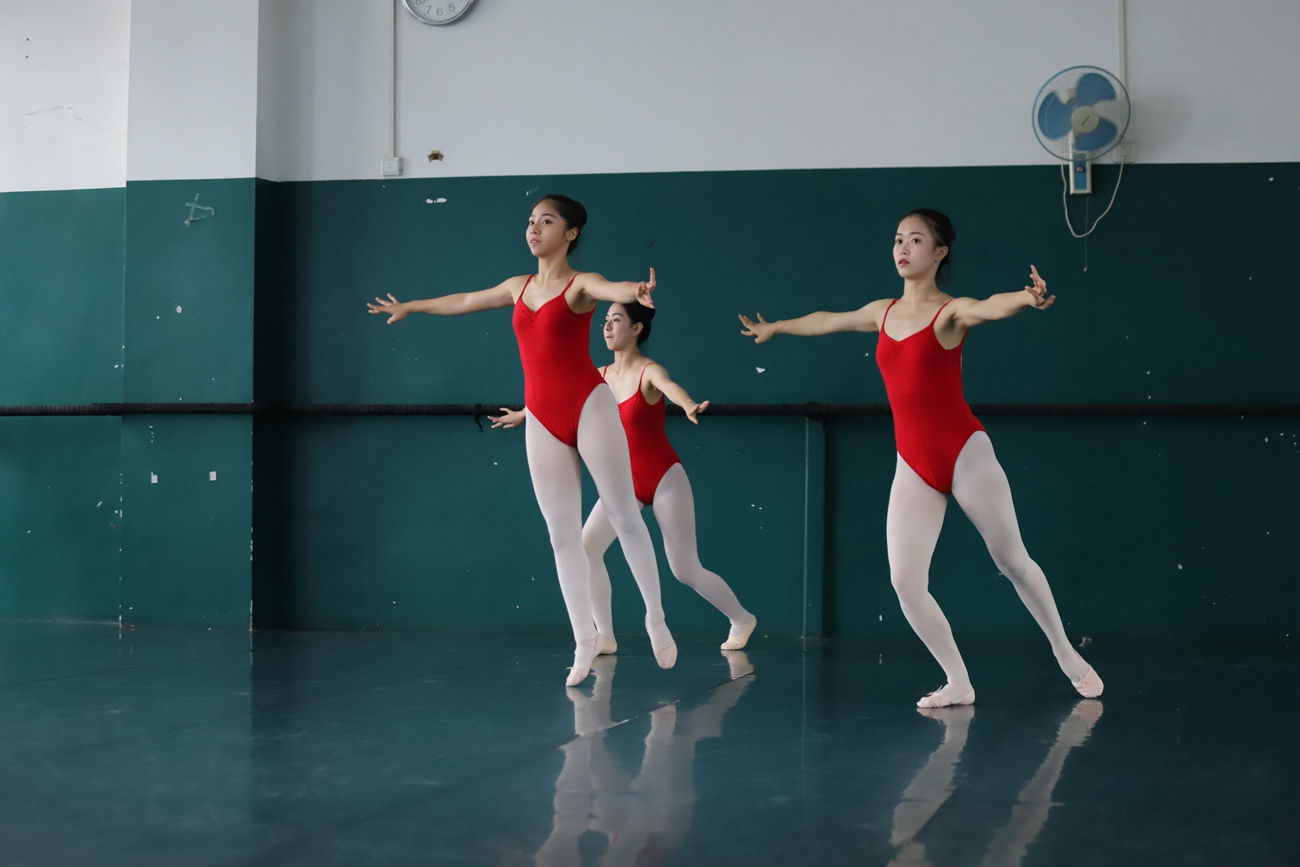 图片[209]-大西瓜爱牙膏-早期作品-W020 舞蹈家-红色 [669P] – 速更版-美库