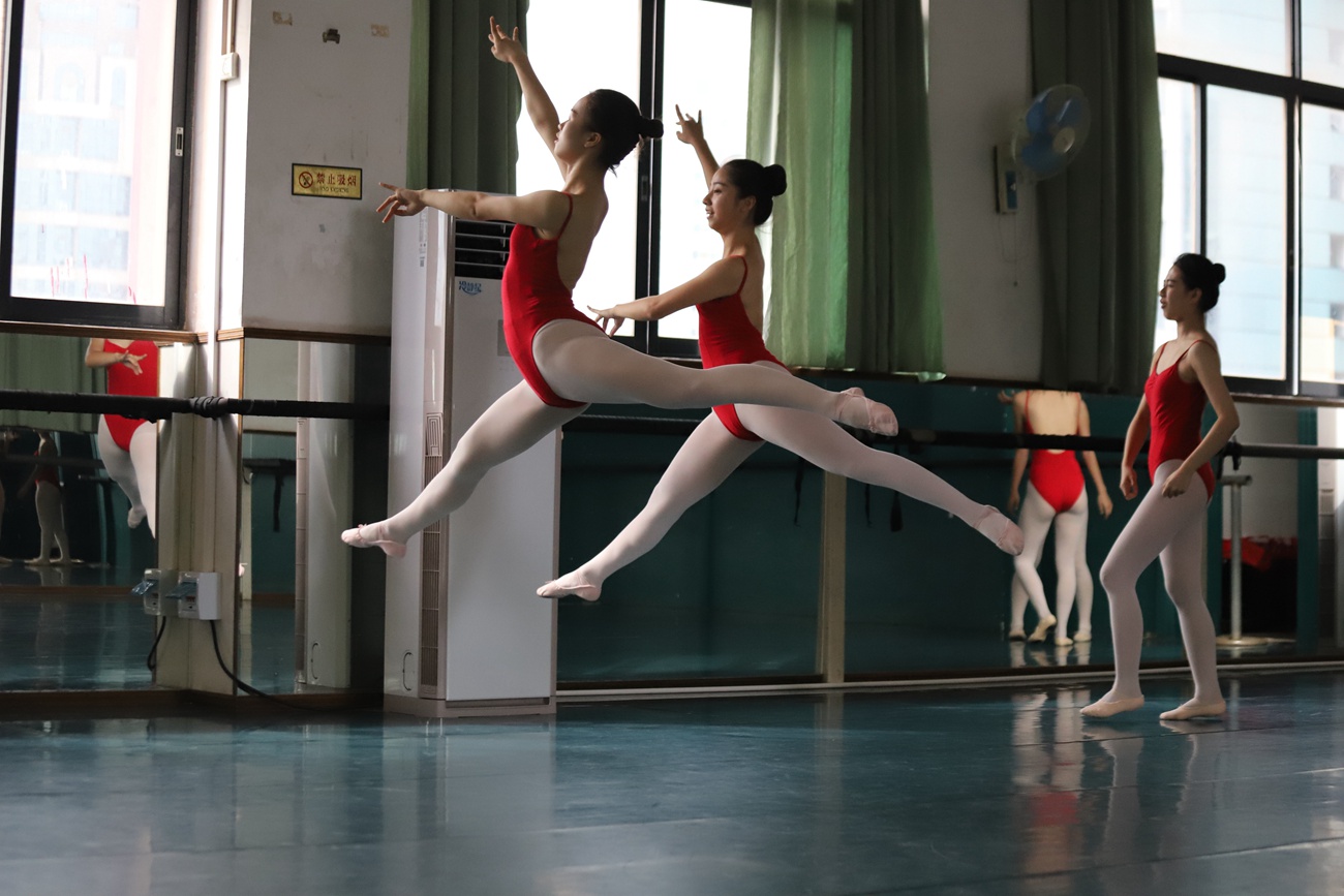 图片[211]-大西瓜爱牙膏-早期作品-W020 舞蹈家-红色 [669P] – 速更版-美库