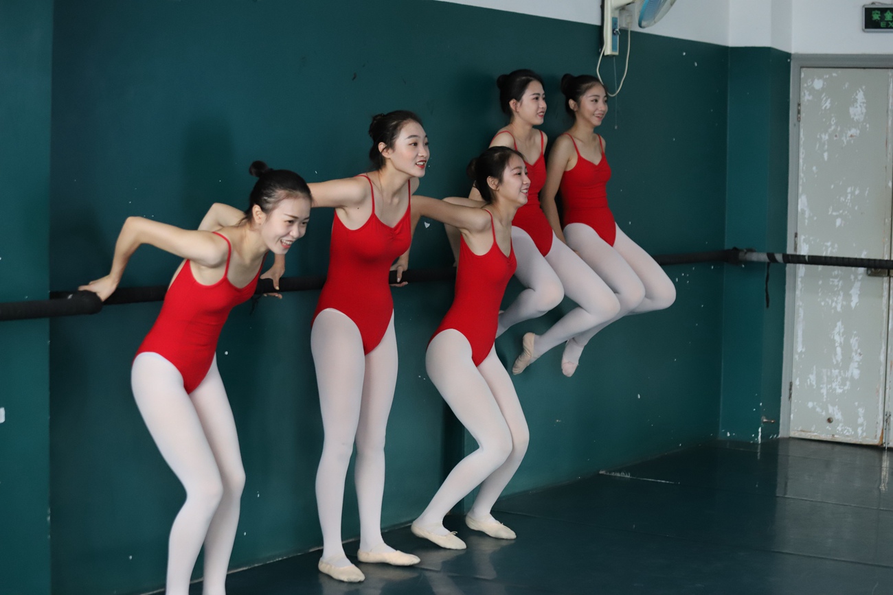 图片[297]-大西瓜爱牙膏-早期作品-W020 舞蹈家-红色 [669P] – 速更版-美库