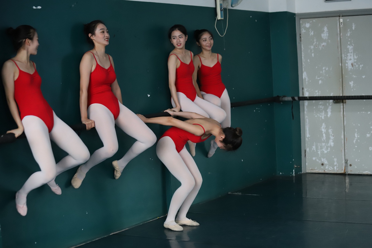 图片[305]-大西瓜爱牙膏-早期作品-W020 舞蹈家-红色 [669P] – 速更版-美库