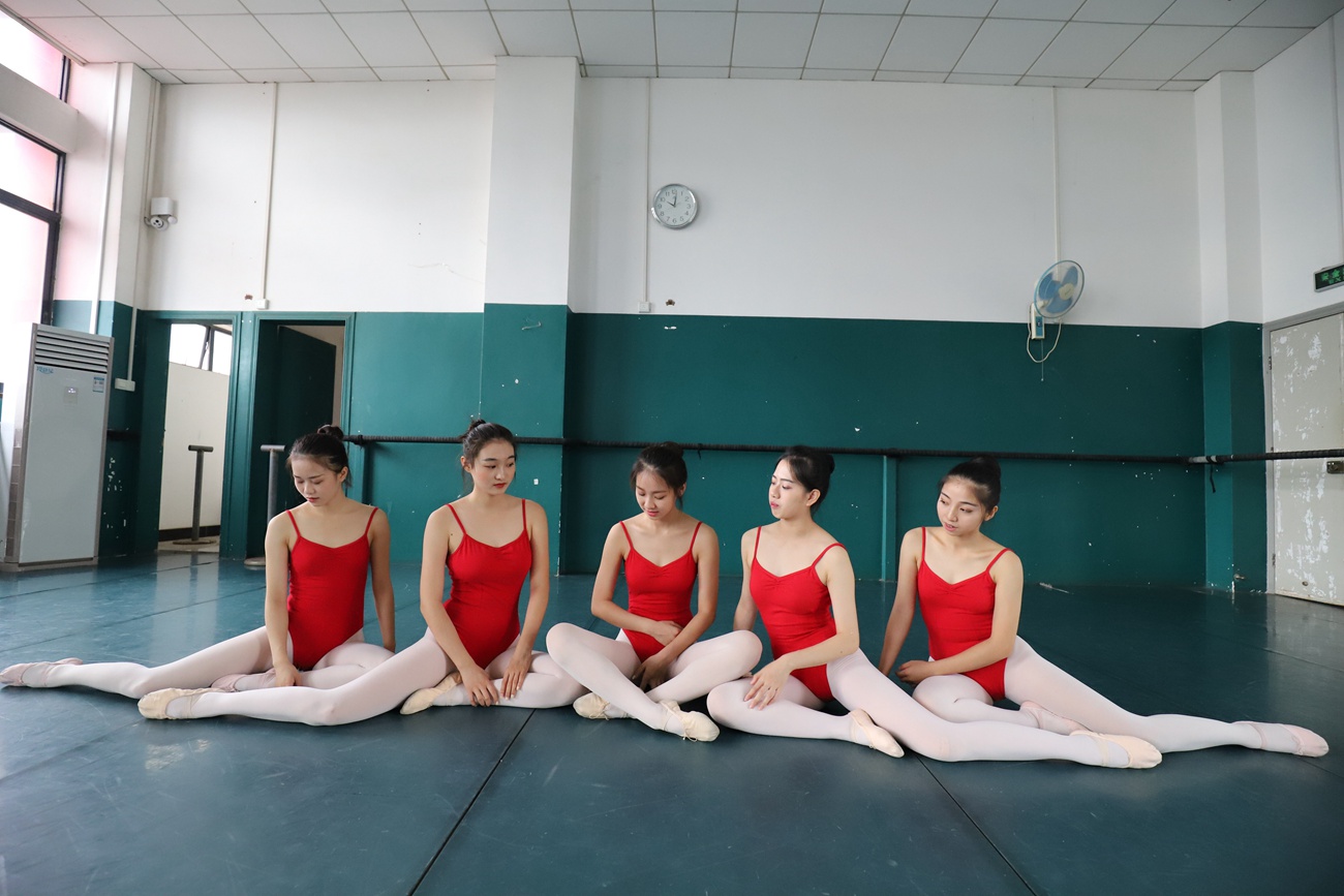 图片[491]-大西瓜爱牙膏-早期作品-W020 舞蹈家-红色 [669P] – 速更版-美库