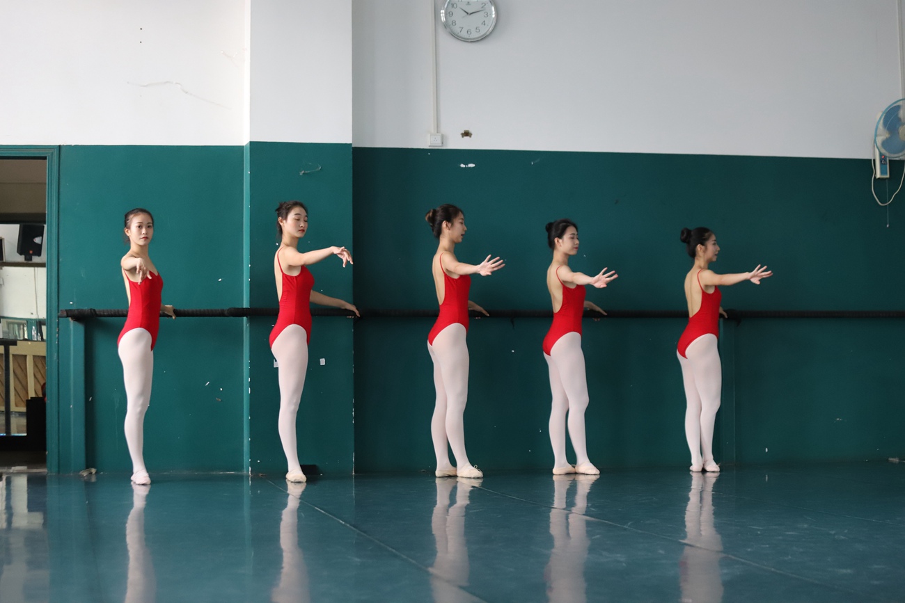 图片[571]-大西瓜爱牙膏-早期作品-W020 舞蹈家-红色 [669P] – 速更版-美库