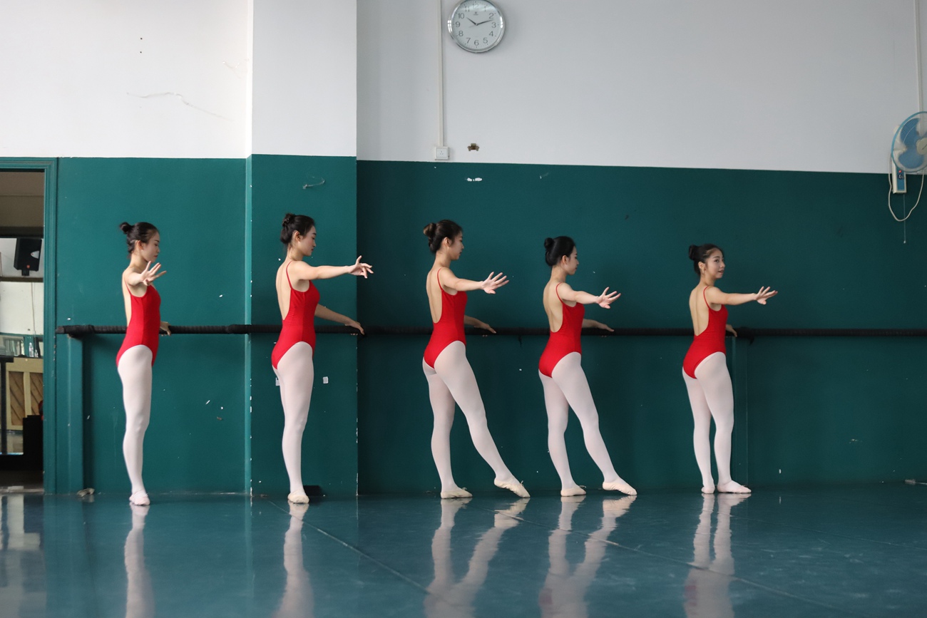 图片[572]-大西瓜爱牙膏-早期作品-W020 舞蹈家-红色 [669P] – 速更版-美库