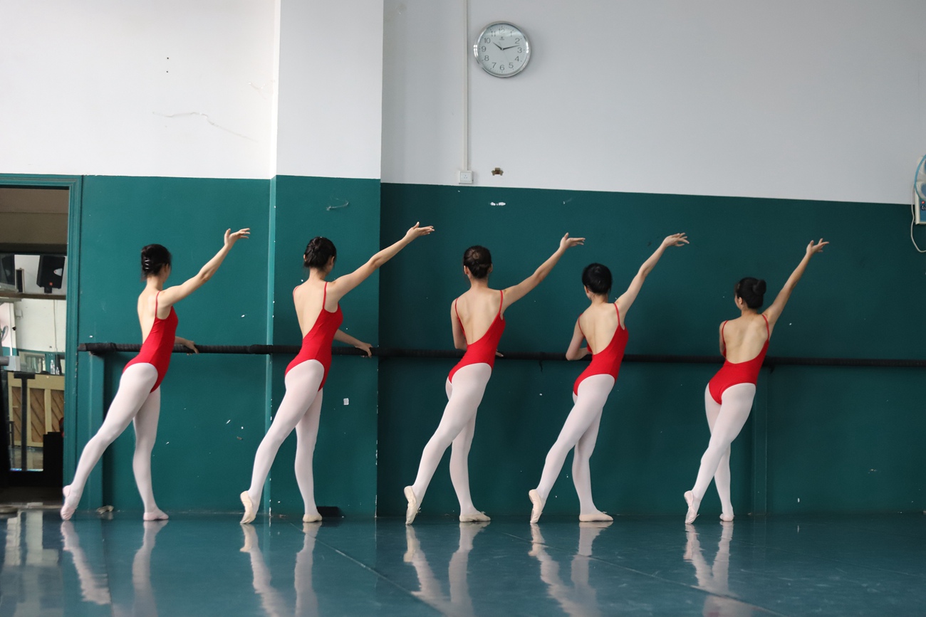 图片[578]-大西瓜爱牙膏-早期作品-W020 舞蹈家-红色 [669P] – 速更版-美库