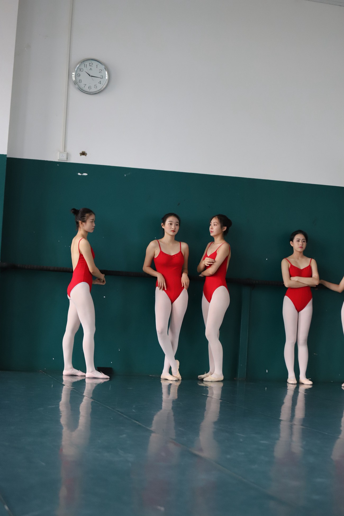 图片[599]-大西瓜爱牙膏-早期作品-W020 舞蹈家-红色 [669P] – 速更版-美库