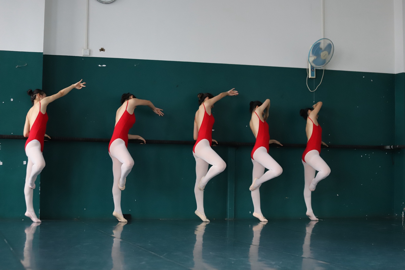 图片[632]-大西瓜爱牙膏-早期作品-W020 舞蹈家-红色 [669P] – 速更版-美库