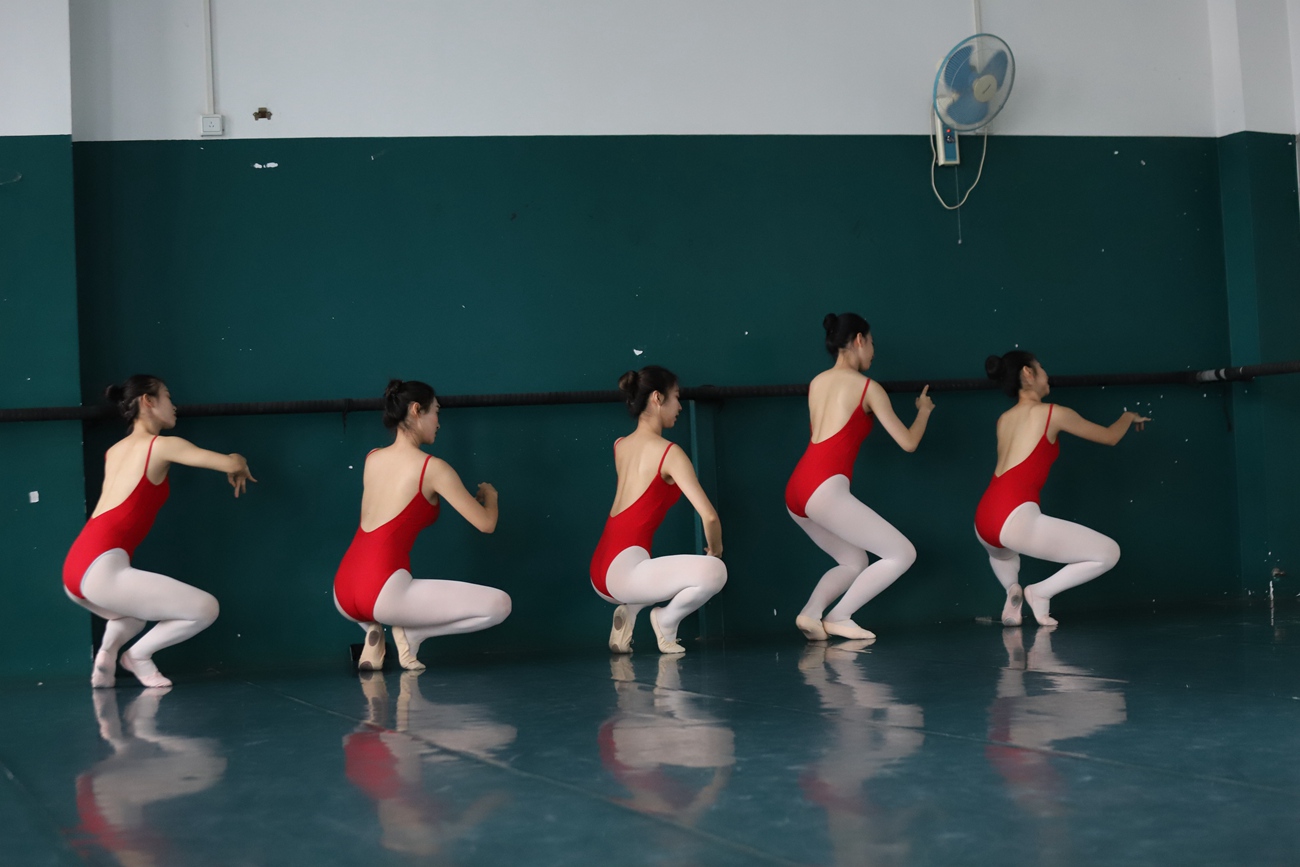 图片[634]-大西瓜爱牙膏-早期作品-W020 舞蹈家-红色 [669P] – 速更版-美库