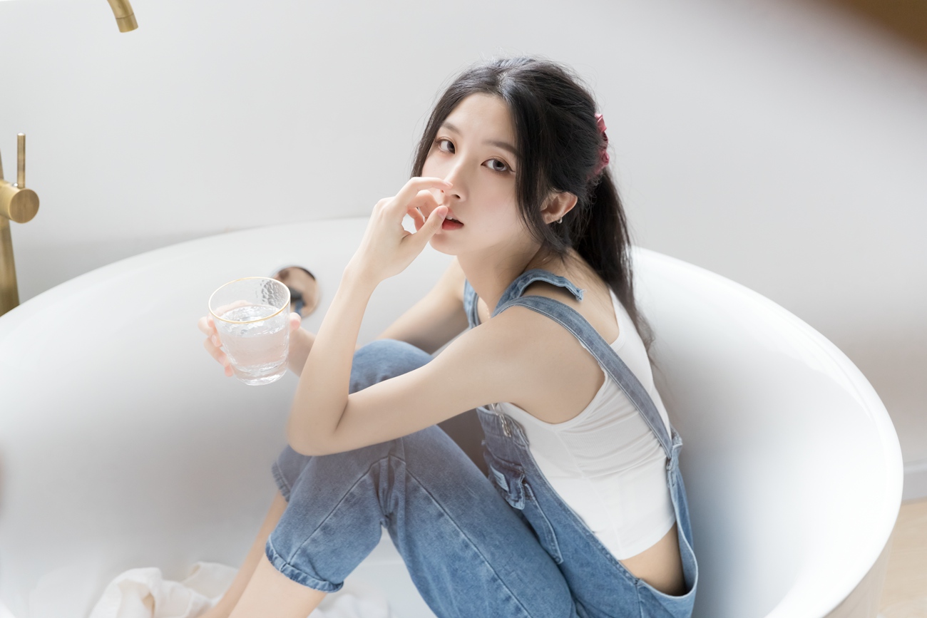 图片[24]-[YITUYU艺图语] 2021.04.21 蓝色牛仔裤 小铟 [25P] – 速更版-美库