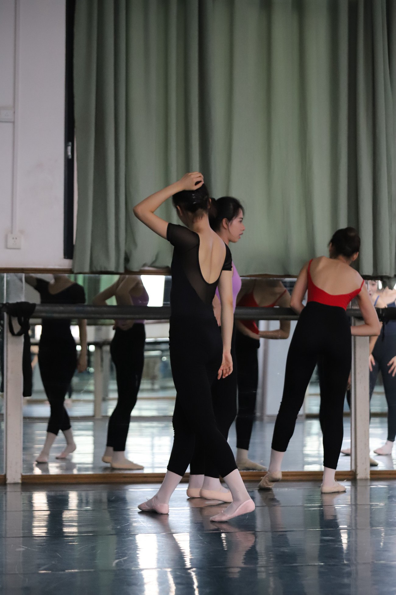 图片[221]-大西瓜爱牙膏-早期作品-W022 舞蹈家-五人场 (2) [325P] – 速更版-美库