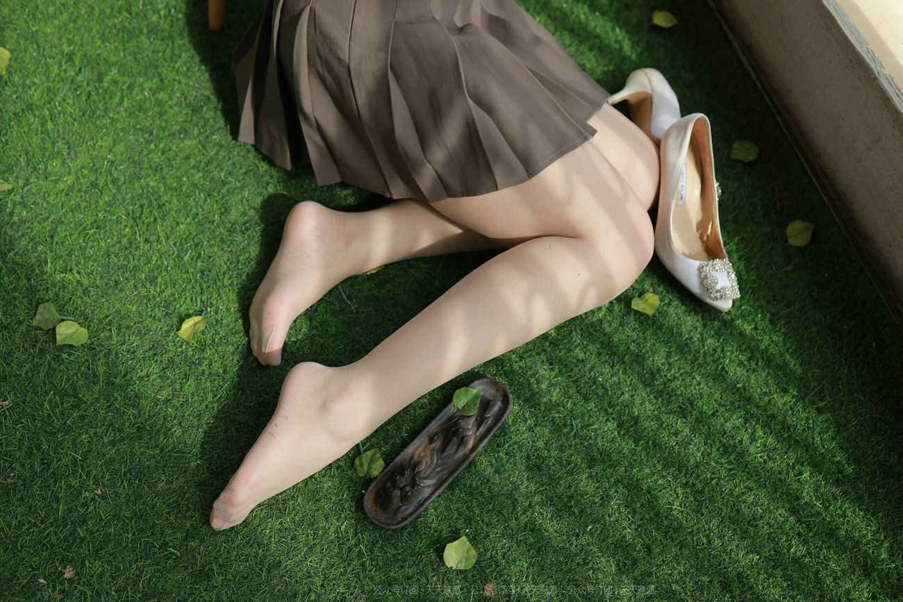 图片[31]-[IESS异思趣向] 2021.10.10 丝享家943：秋秋《阳台上的美女》[92P] – 速更版-美库