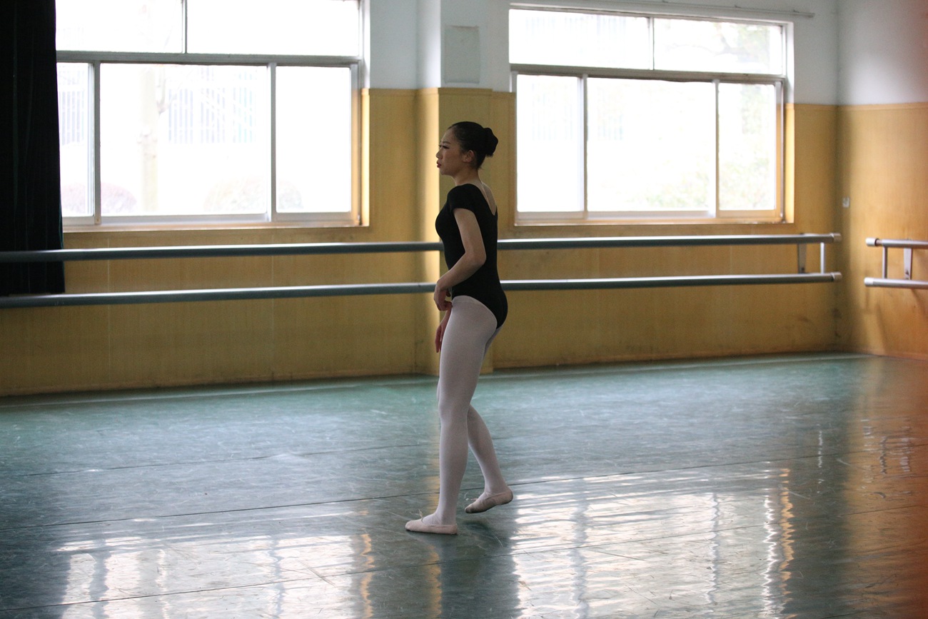 图片[17]-大西瓜爱牙膏-早期作品-W023 舞蹈家-意外发现 [80P] – 速更版-美库