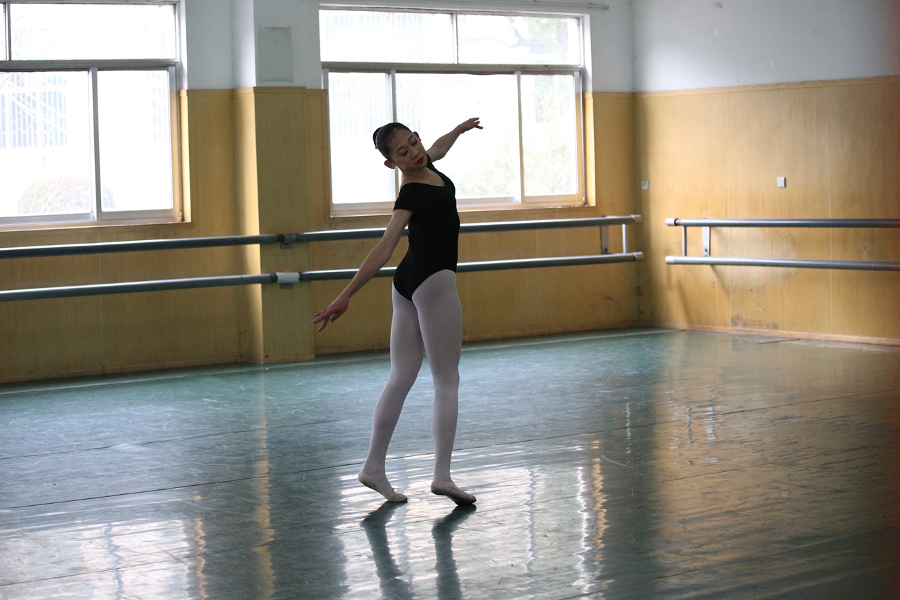 图片[23]-大西瓜爱牙膏-早期作品-W023 舞蹈家-意外发现 [80P] – 速更版-美库