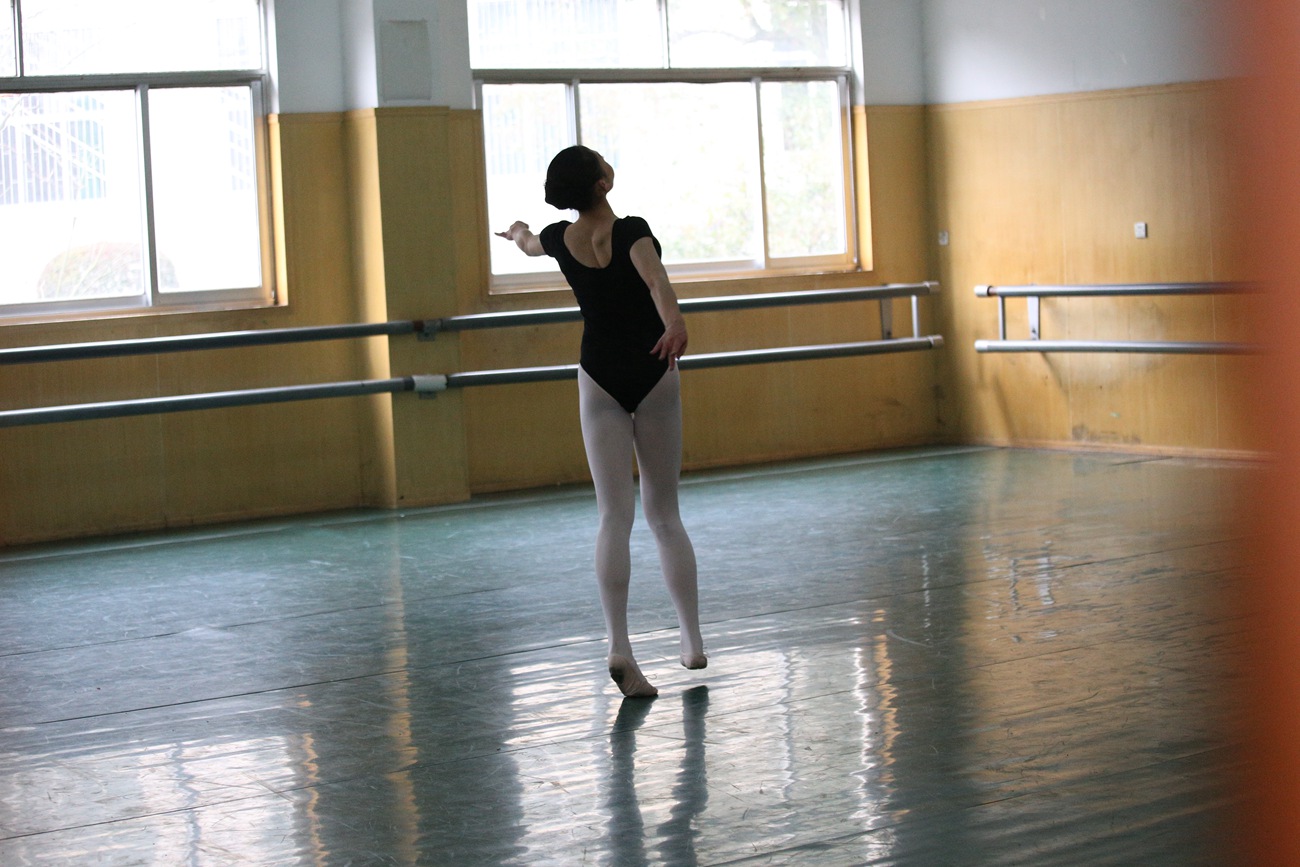 图片[25]-大西瓜爱牙膏-早期作品-W023 舞蹈家-意外发现 [80P] – 速更版-美库