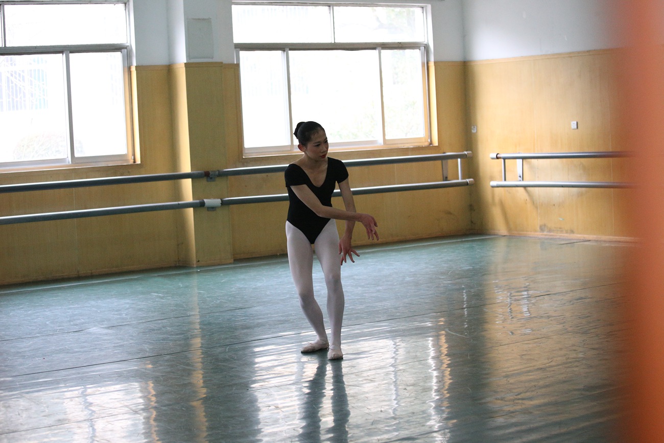 图片[26]-大西瓜爱牙膏-早期作品-W023 舞蹈家-意外发现 [80P] – 速更版-美库