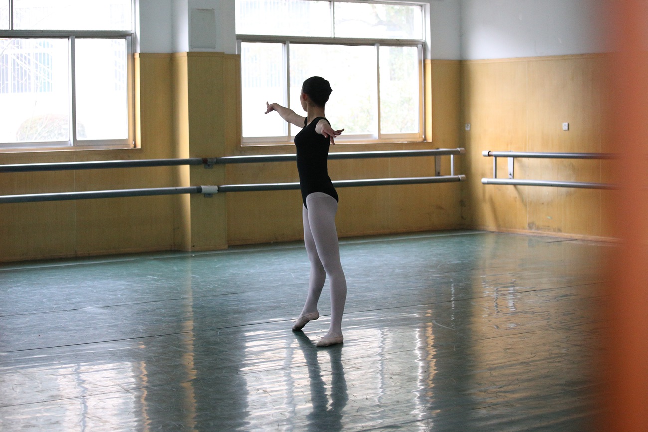 图片[28]-大西瓜爱牙膏-早期作品-W023 舞蹈家-意外发现 [80P] – 速更版-美库