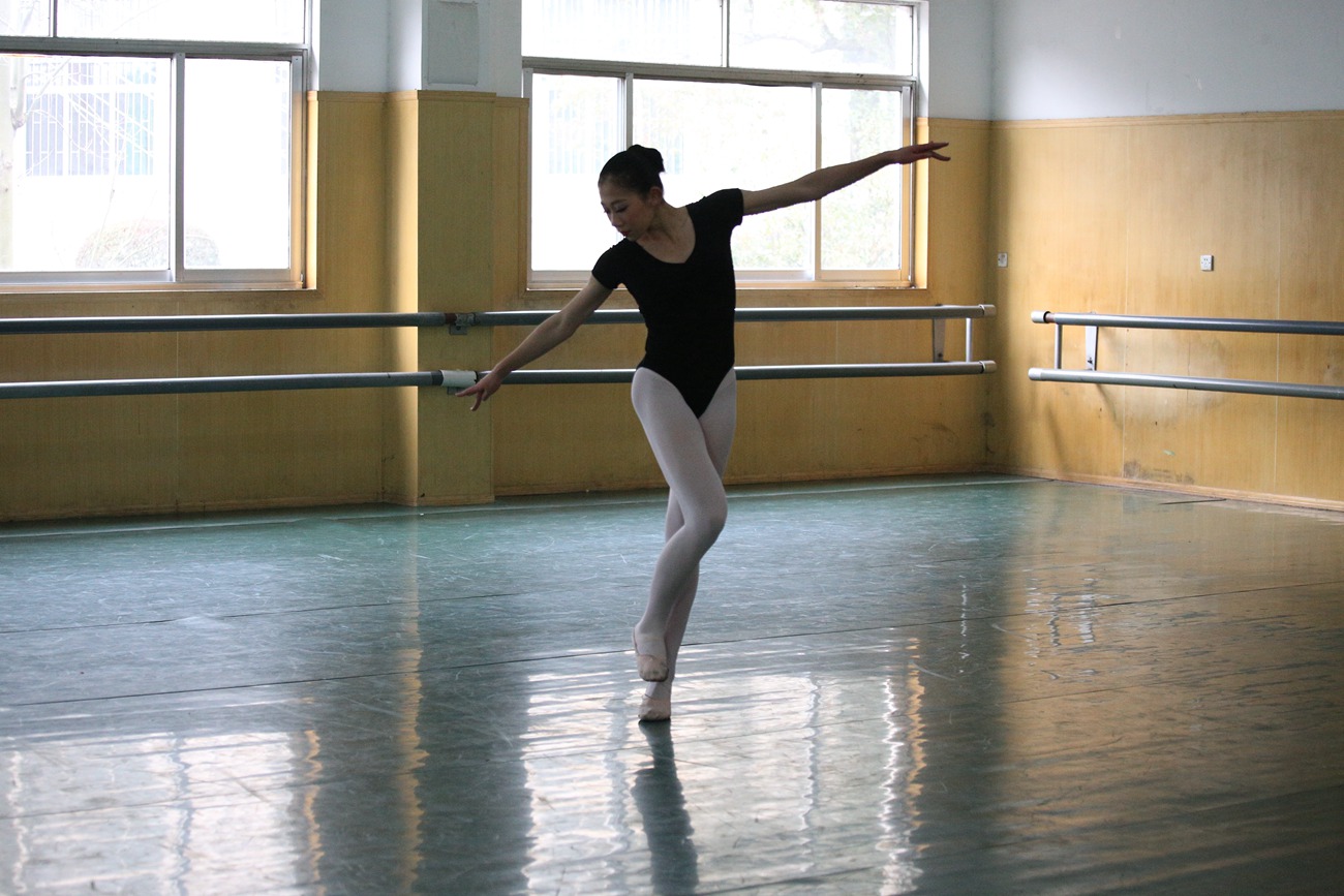 图片[32]-大西瓜爱牙膏-早期作品-W023 舞蹈家-意外发现 [80P] – 速更版-美库