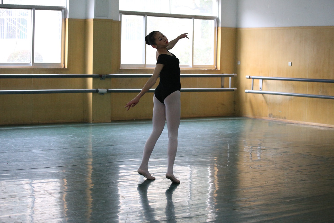 图片[33]-大西瓜爱牙膏-早期作品-W023 舞蹈家-意外发现 [80P] – 速更版-美库