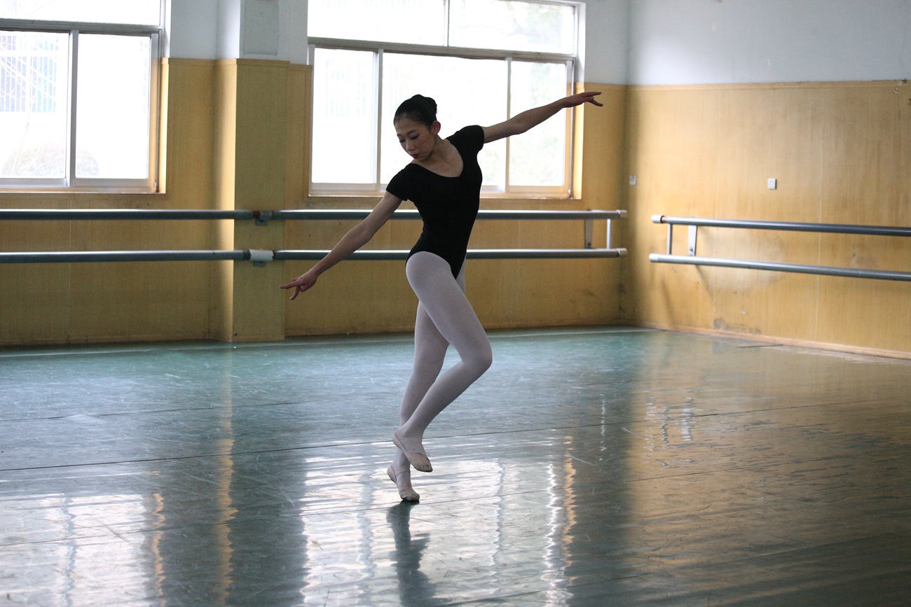 图片[35]-大西瓜爱牙膏-早期作品-W023 舞蹈家-意外发现 [80P] – 速更版-美库