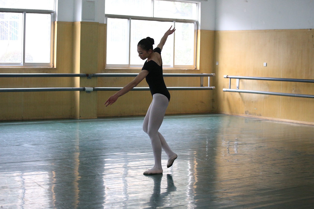 图片[36]-大西瓜爱牙膏-早期作品-W023 舞蹈家-意外发现 [80P] – 速更版-美库