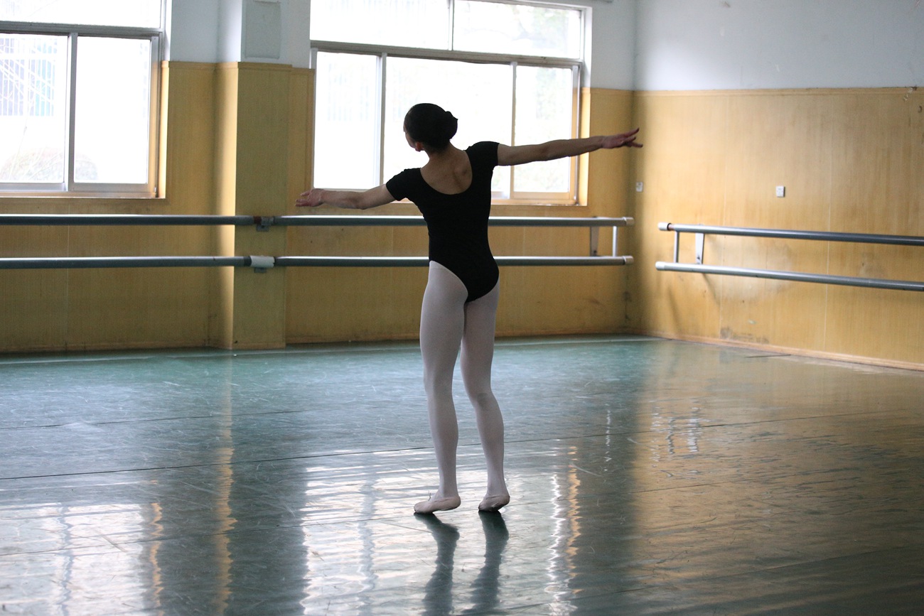 图片[37]-大西瓜爱牙膏-早期作品-W023 舞蹈家-意外发现 [80P] – 速更版-美库