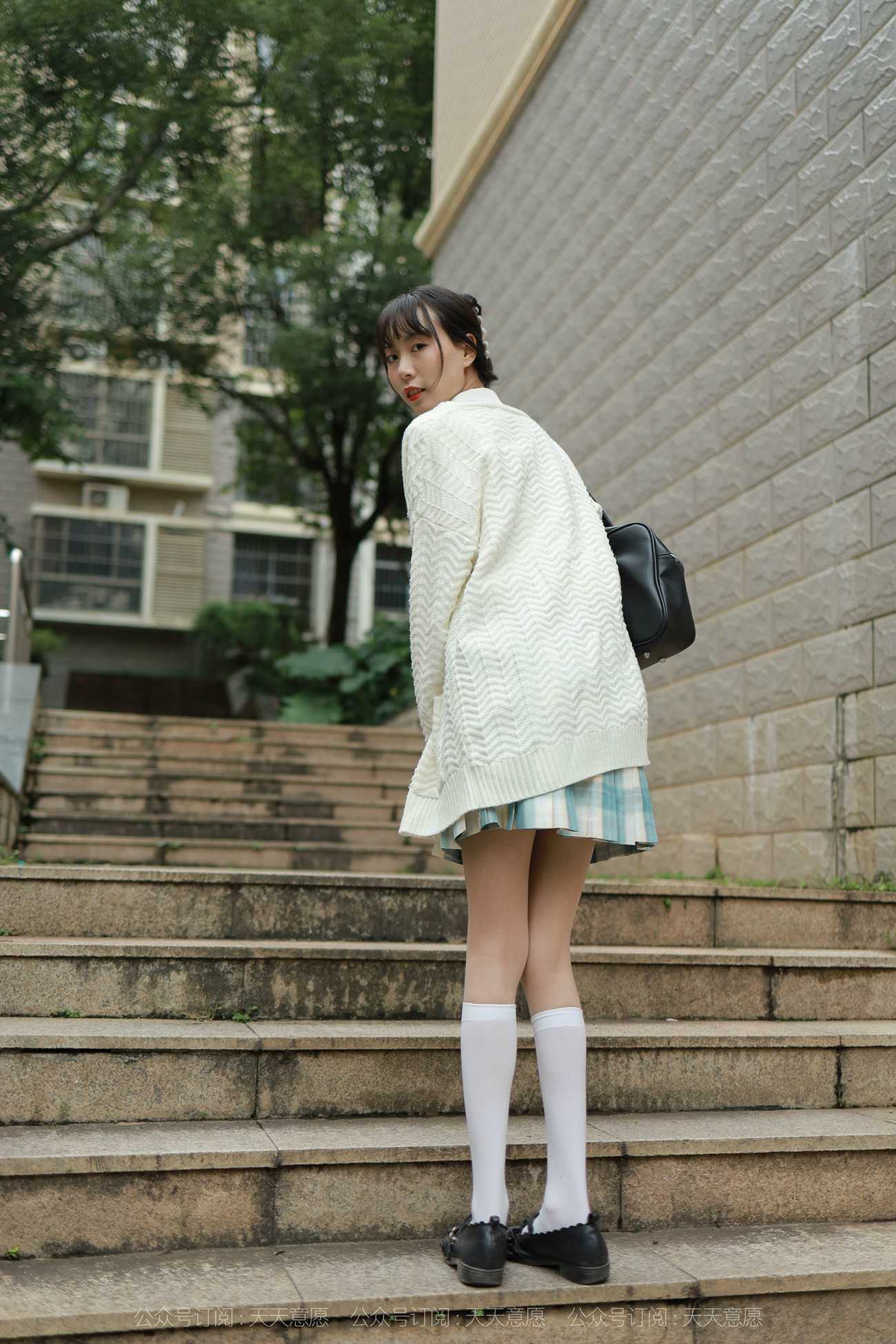 图片[16]-[IESS异思趣向] 耽丝 211013 团团的长腿JK装 [94P] – 速更版-美库