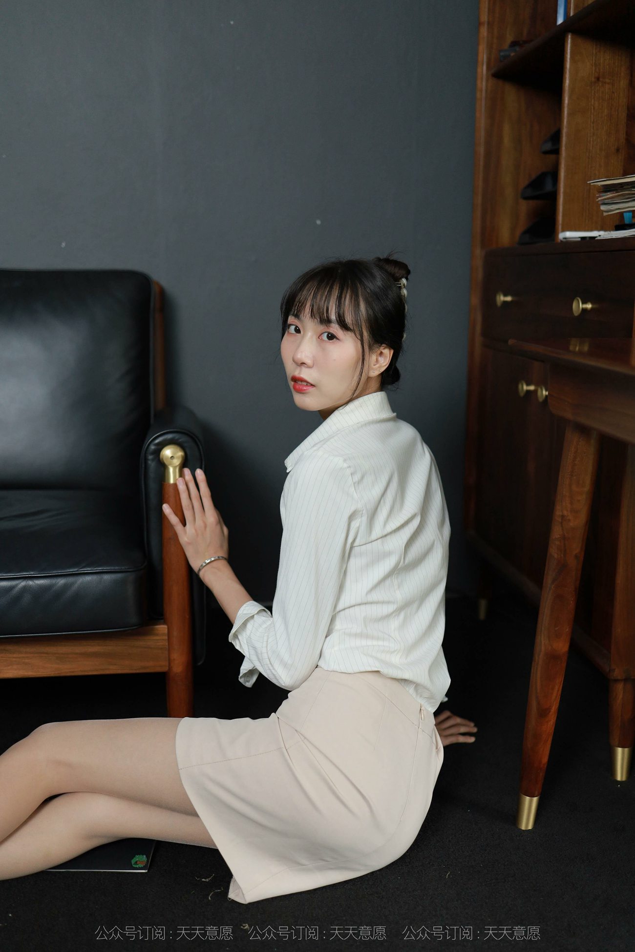 图片[77]-[IESS异思趣向] 耽丝 211021 团团的金色波纹 [92P] – 速更版-美库