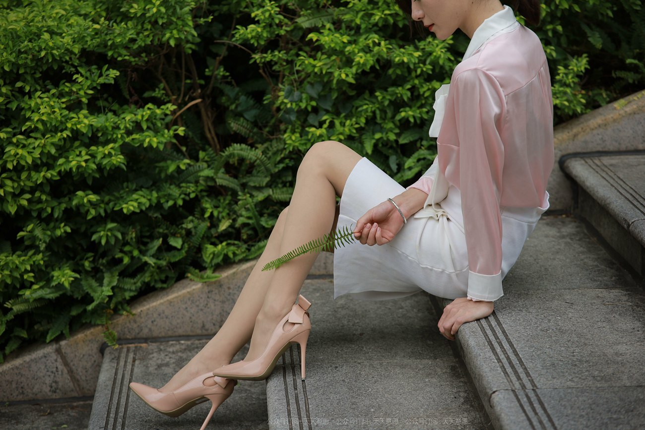 图片[70]-[IESS异思趣向] 耽丝 211022 美子在天台吹风 [90P] – 速更版-美库