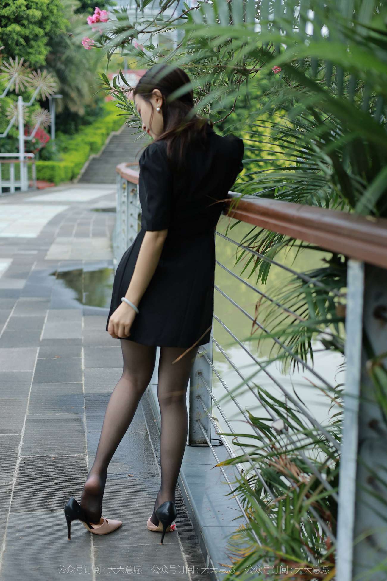 图片[25]-[IESS异思趣向] 耽丝 211105 小婕在桥上吹风 [95P] – 速更版-美库