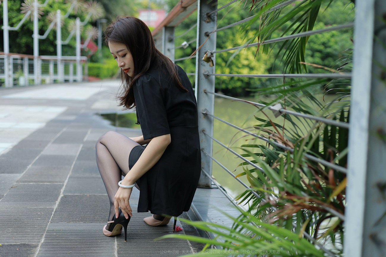 图片[27]-[IESS异思趣向] 耽丝 211105 小婕在桥上吹风 [95P] – 速更版-美库