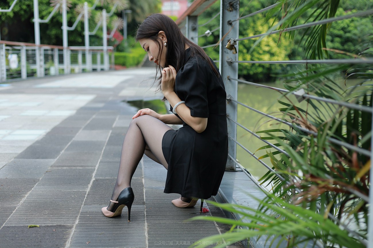 图片[28]-[IESS异思趣向] 耽丝 211105 小婕在桥上吹风 [95P] – 速更版-美库