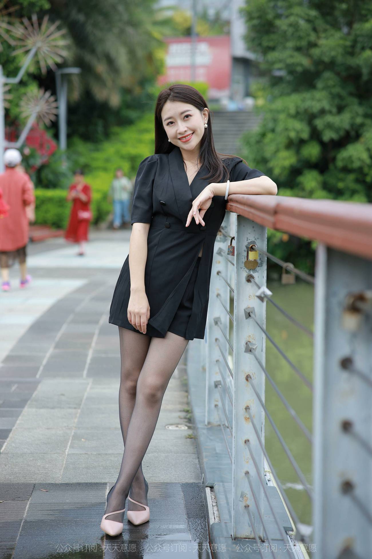 图片[37]-[IESS异思趣向] 耽丝 211105 小婕在桥上吹风 [95P] – 速更版-美库