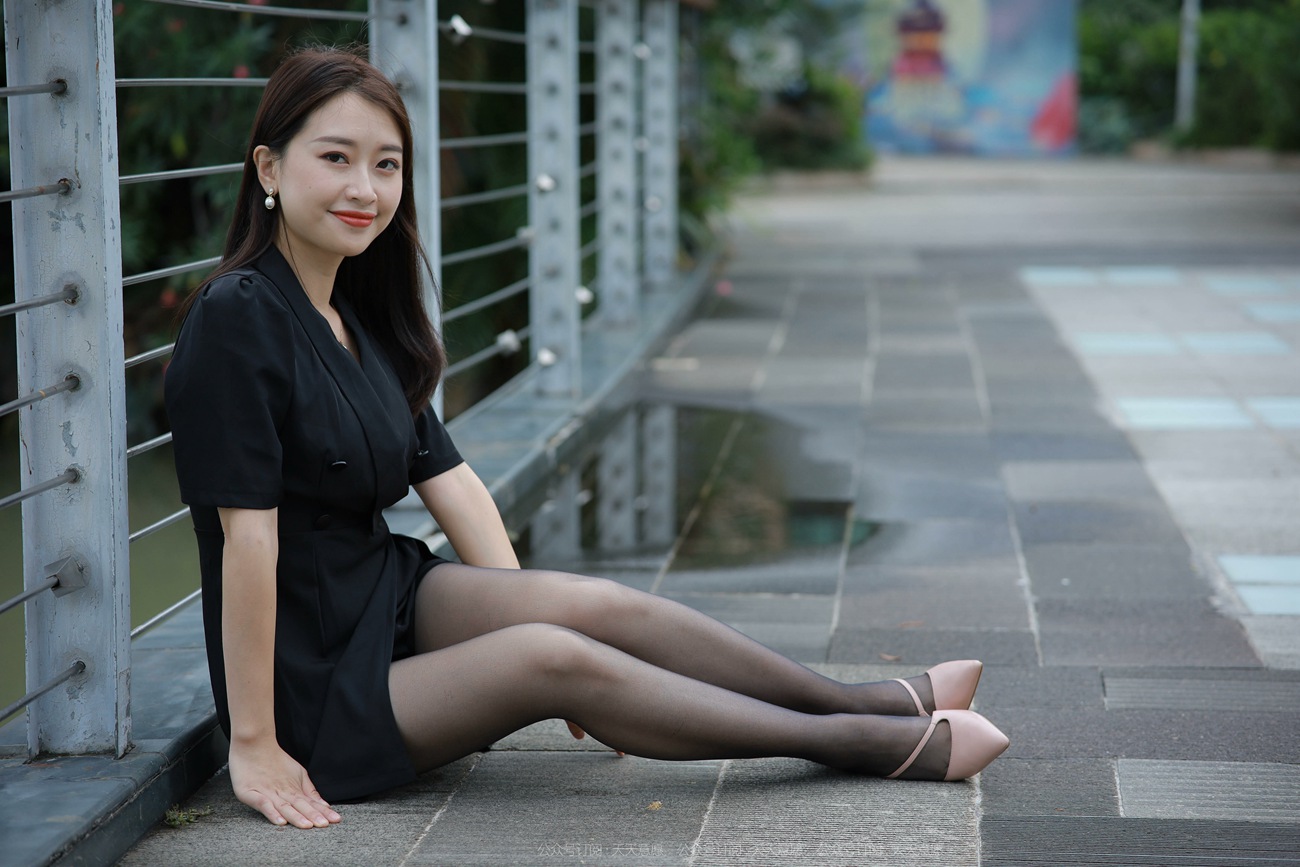 图片[63]-[IESS异思趣向] 耽丝 211105 小婕在桥上吹风 [95P] – 速更版-美库