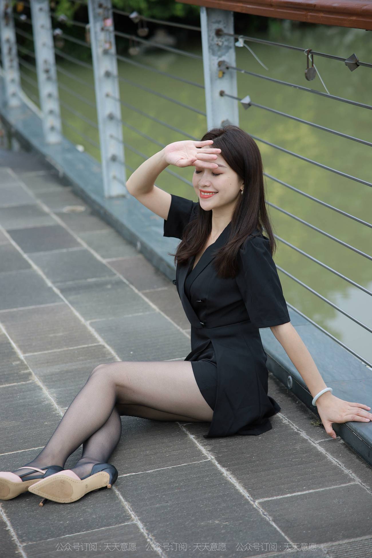 图片[67]-[IESS异思趣向] 耽丝 211105 小婕在桥上吹风 [95P] – 速更版-美库