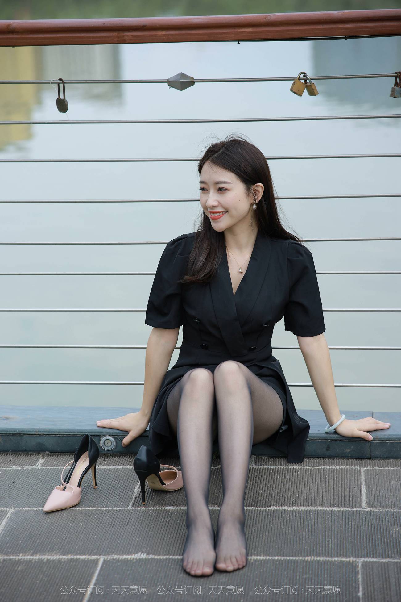 图片[75]-[IESS异思趣向] 耽丝 211105 小婕在桥上吹风 [95P] – 速更版-美库