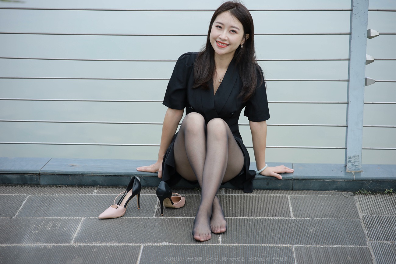 图片[79]-[IESS异思趣向] 耽丝 211105 小婕在桥上吹风 [95P] – 速更版-美库