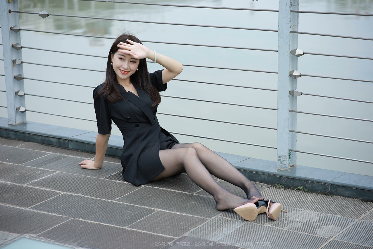 图片[83]-[IESS异思趣向] 耽丝 211105 小婕在桥上吹风 [95P] – 速更版-美库