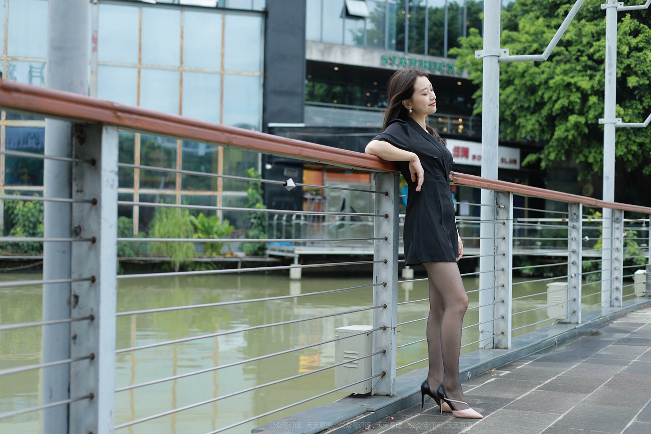 图片[94]-[IESS异思趣向] 耽丝 211105 小婕在桥上吹风 [95P] – 速更版-美库