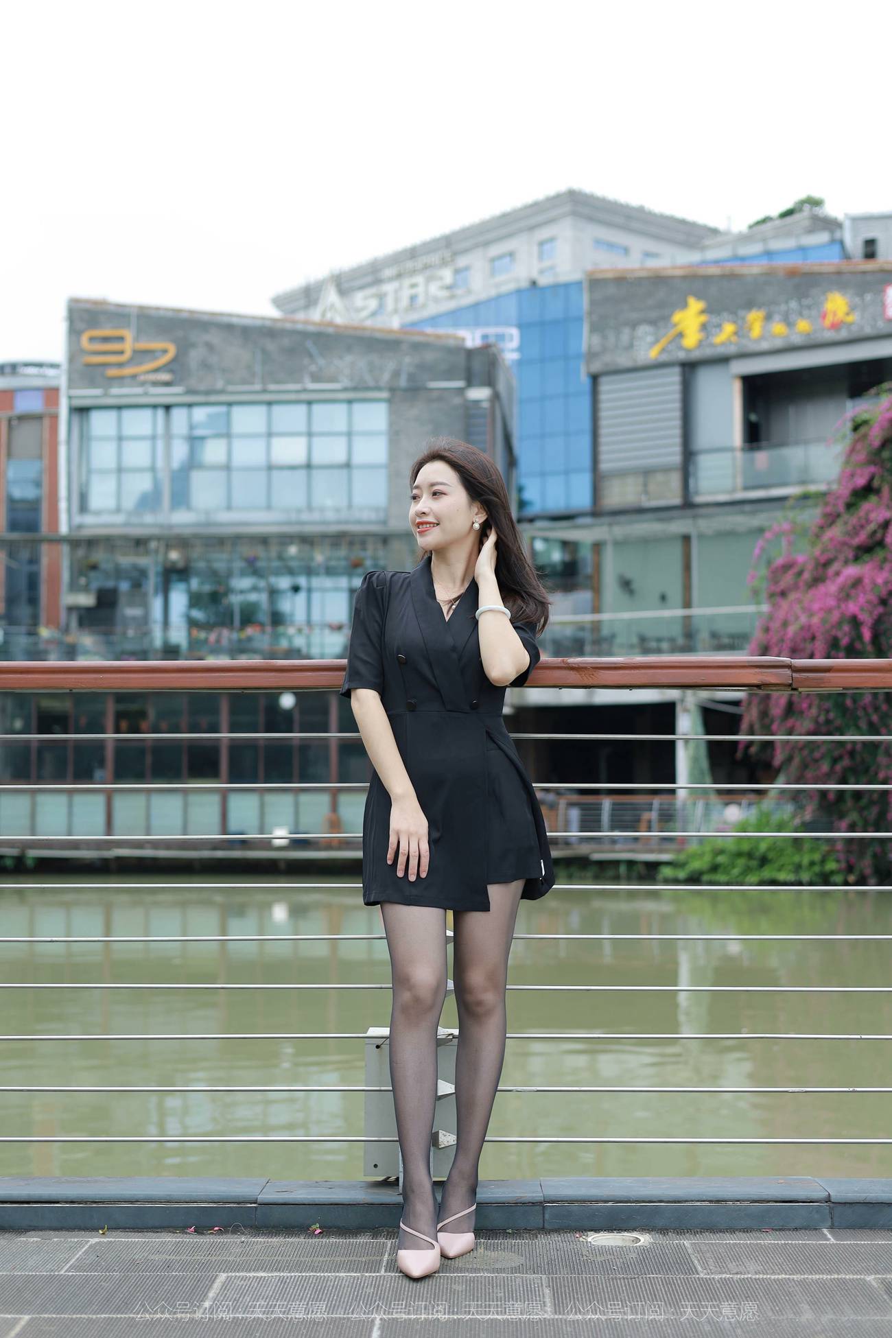 图片[96]-[IESS异思趣向] 耽丝 211105 小婕在桥上吹风 [95P] – 速更版-美库