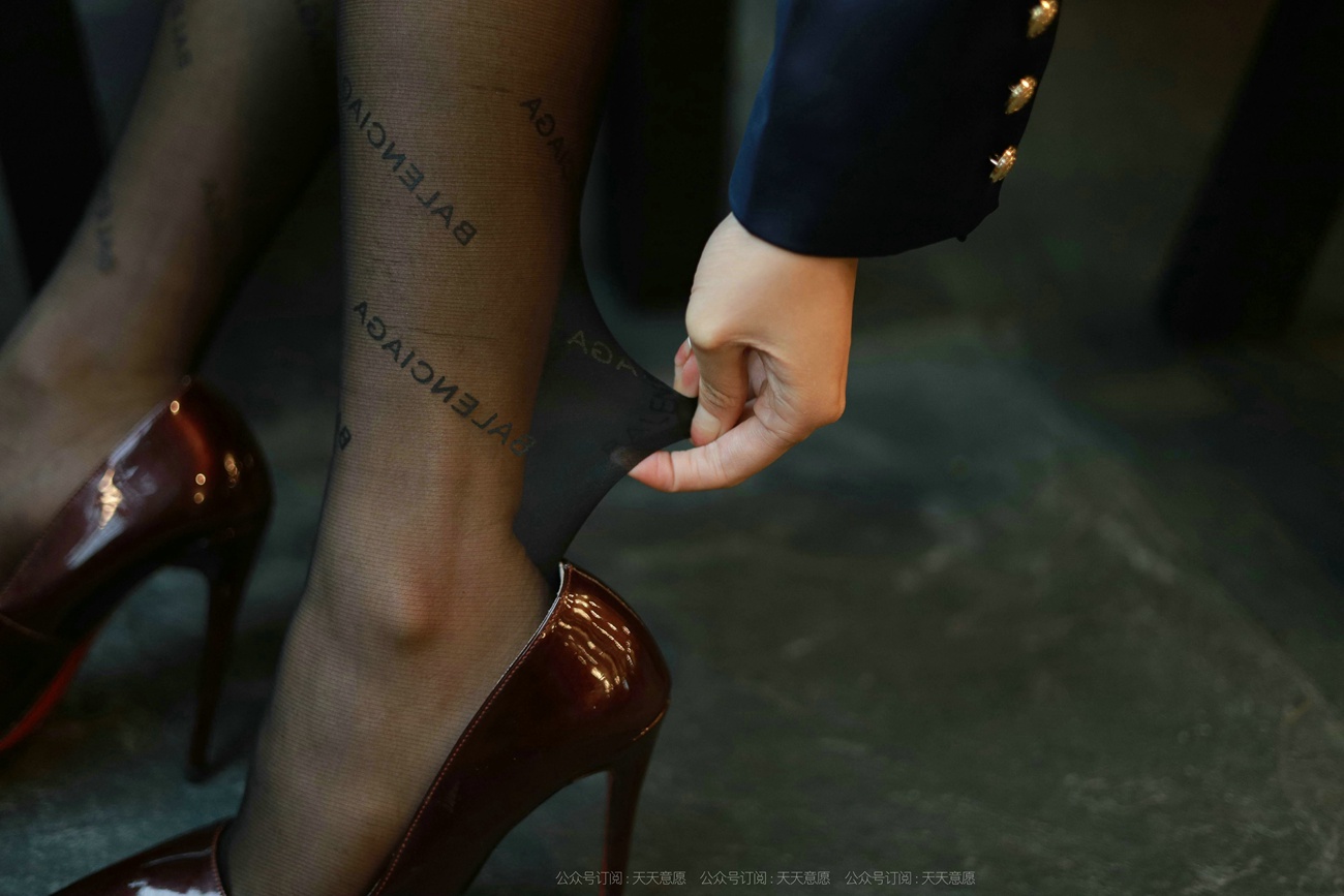 图片[27]-[IESS异思趣向] 2021.10.16 丝享家949：婉苹《OL姓感包臀裙》[132P] – 速更版-美库