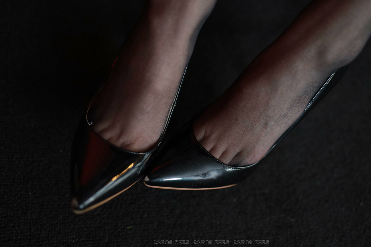 图片[12]-[IESS异思趣向] 耽丝 211112 团团的性感红黑职业装 [94P] – 速更版-美库