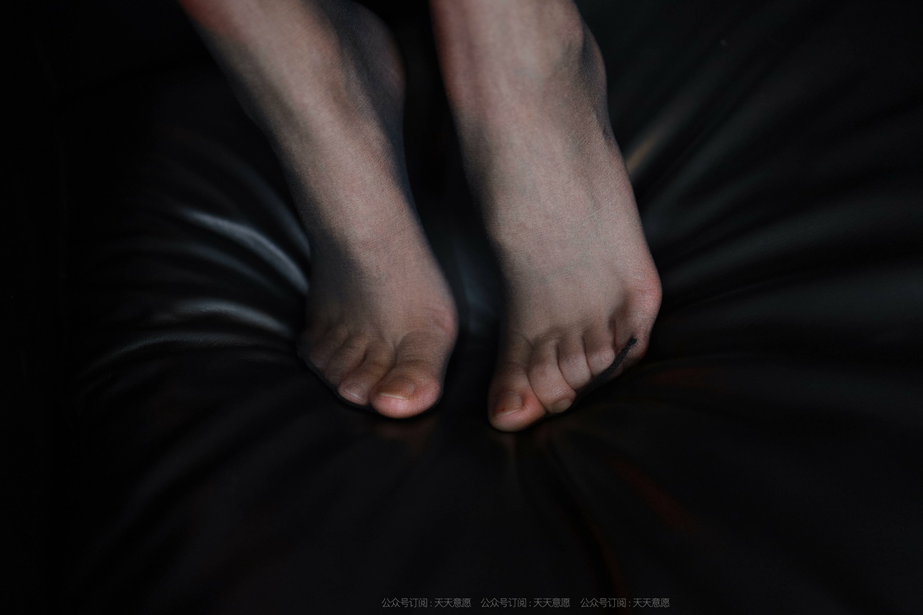 图片[35]-[IESS异思趣向] 耽丝 211112 团团的性感红黑职业装 [94P] – 速更版-美库