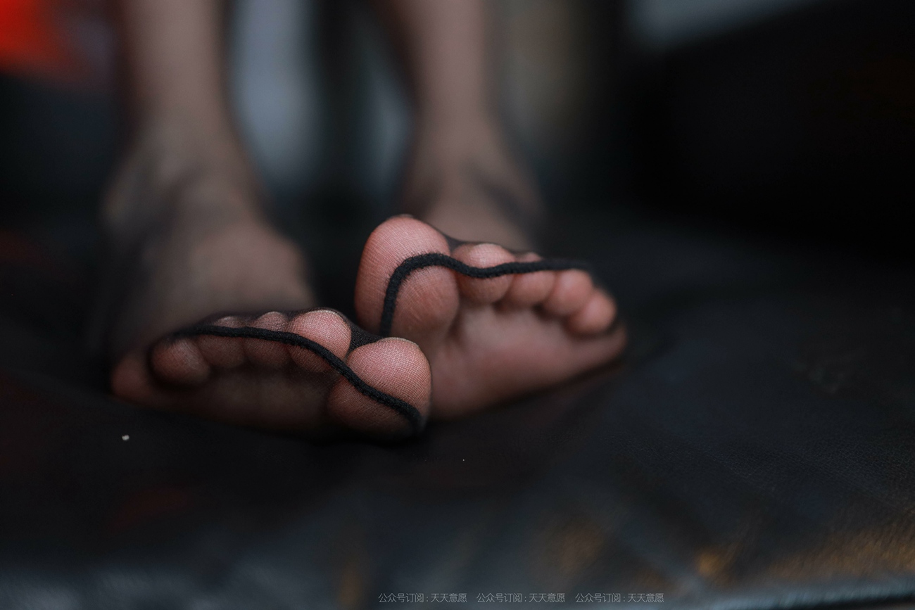 图片[38]-[IESS异思趣向] 耽丝 211112 团团的性感红黑职业装 [94P] – 速更版-美库