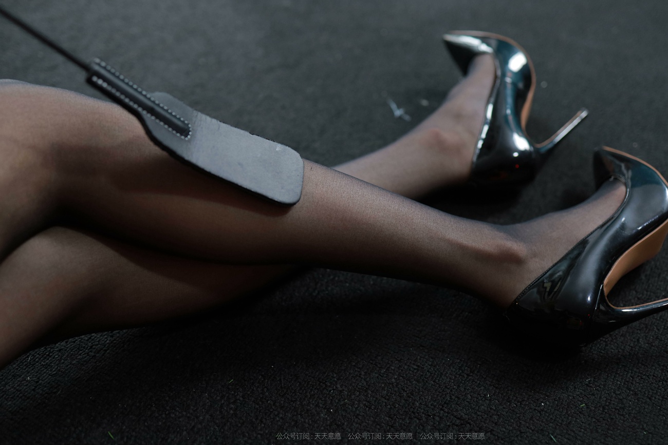 图片[81]-[IESS异思趣向] 耽丝 211112 团团的性感红黑职业装 [94P] – 速更版-美库