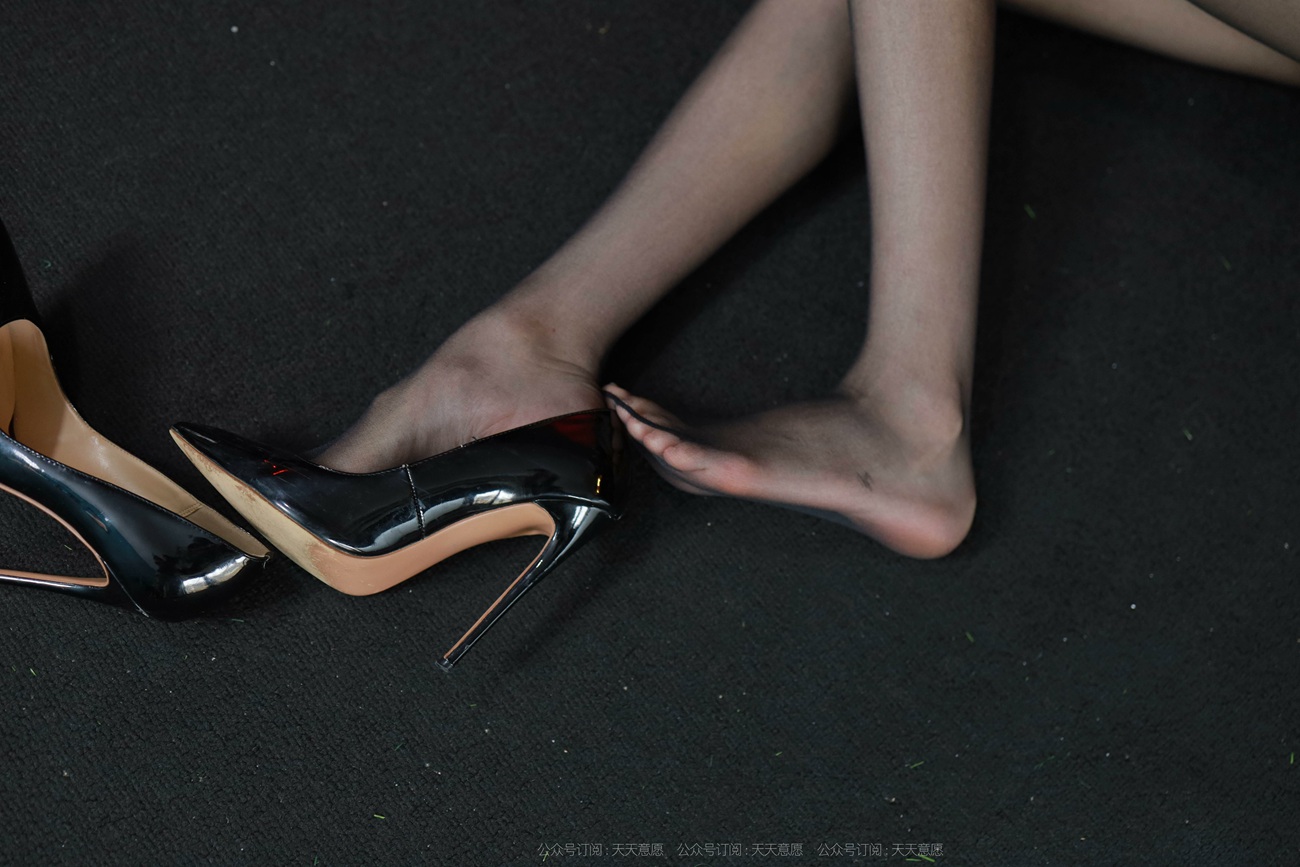 图片[88]-[IESS异思趣向] 耽丝 211112 团团的性感红黑职业装 [94P] – 速更版-美库