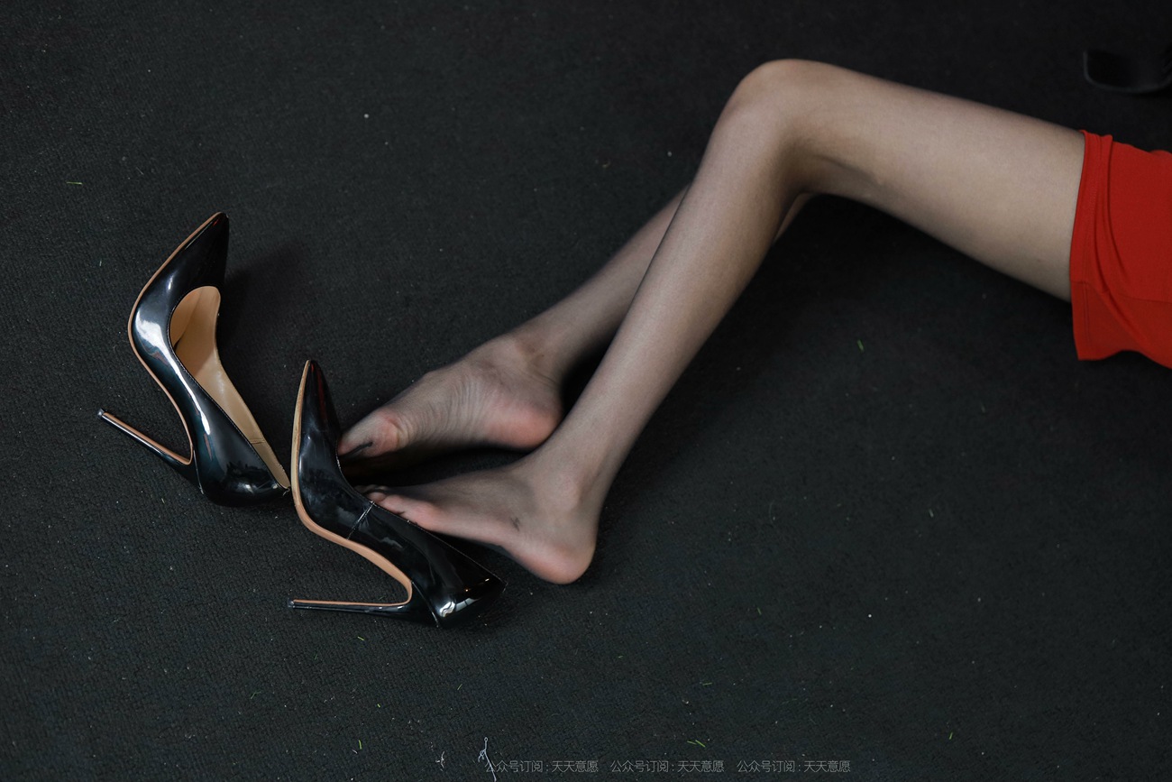 图片[89]-[IESS异思趣向] 耽丝 211112 团团的性感红黑职业装 [94P] – 速更版-美库