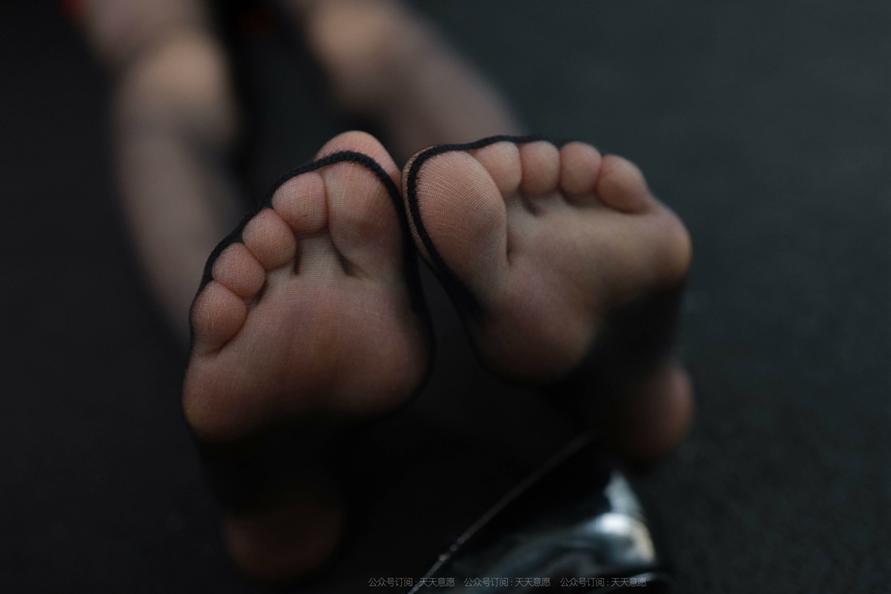 图片[94]-[IESS异思趣向] 耽丝 211112 团团的性感红黑职业装 [94P] – 速更版-美库